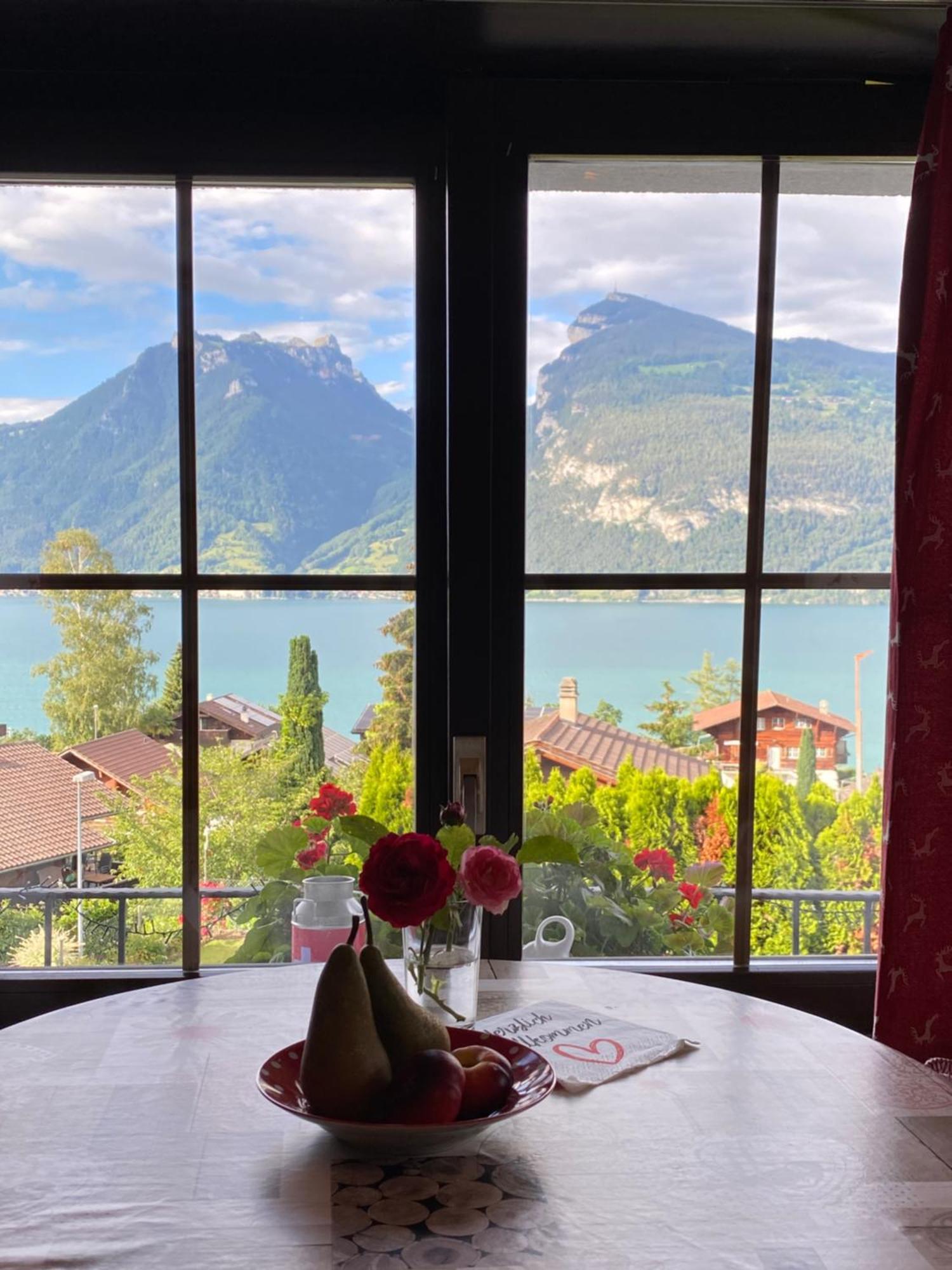 Herrlicher Blick Auf Berge Und See Faulensee Bagian luar foto